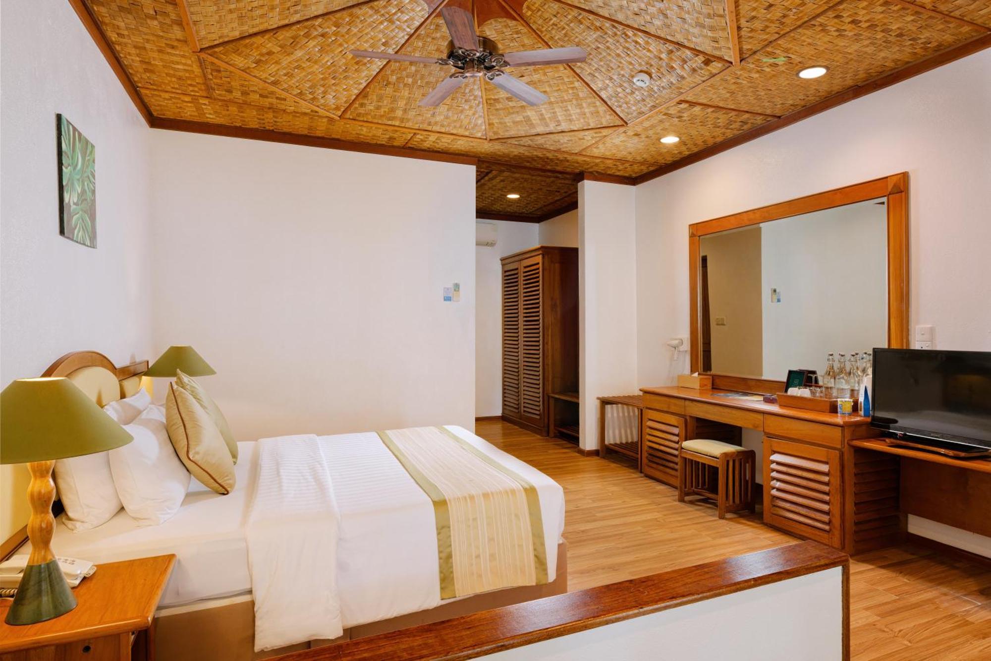 Bandos Island Bandos Maldives - One Way Transfer Free For Stays From 1St May Till 30Th Sept 2025 For Bookings From 16 Apr 2025 מראה חיצוני תמונה